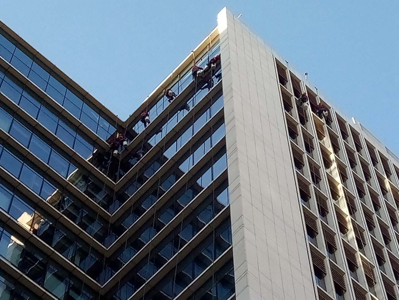437.jpg
